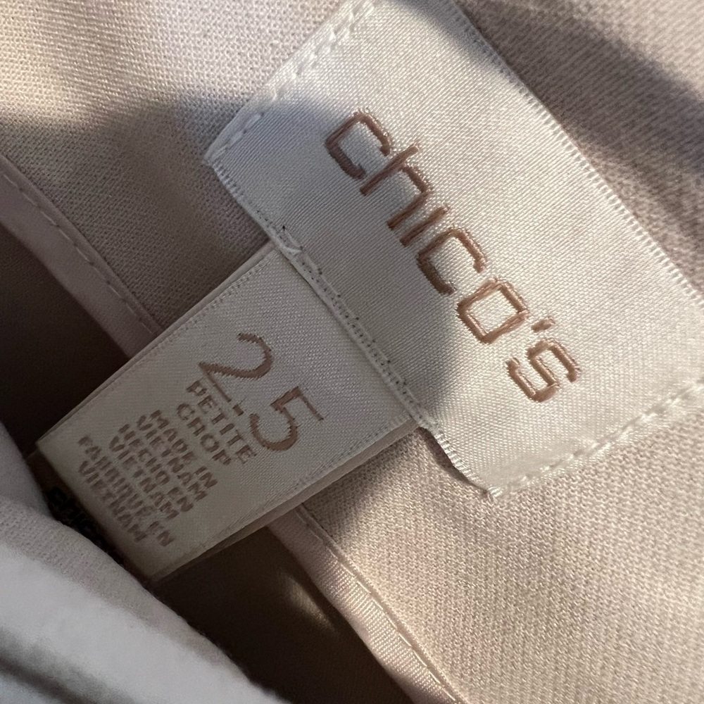 010. Chico’s Cream Petite Cropped Dress Pants 2.5 - Picture 5 of 7